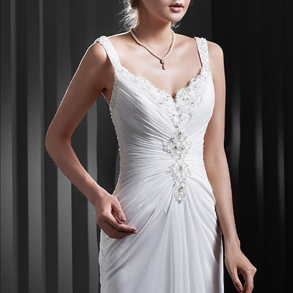 Ivory Enzoani Chiffon Draped Back wedding gown - Picture 7 of 13